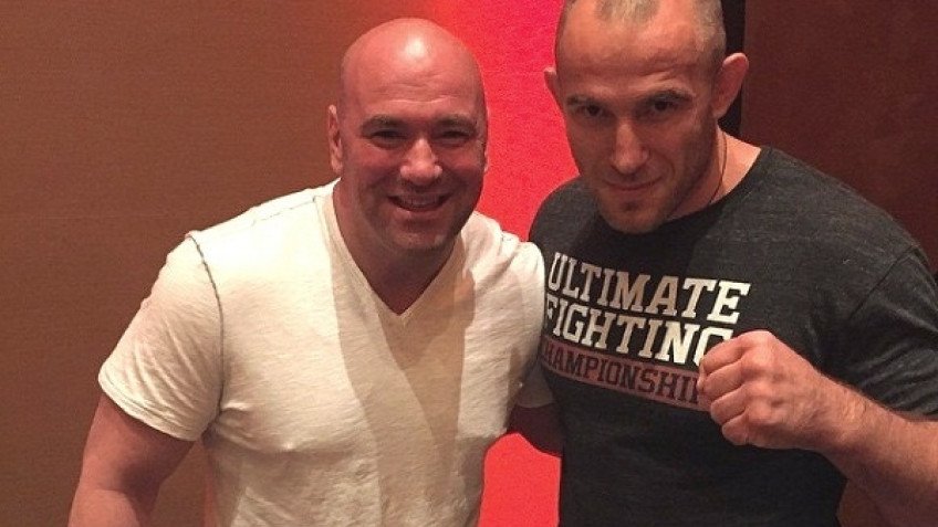 Алексей Олейник подписал новый контракт с UFC на восемь боев