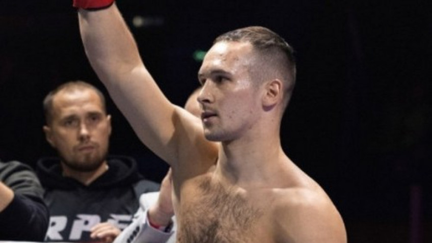 Виталий Петряков одержал досрочную победу над Акжолом Сулайманбеком Уулу