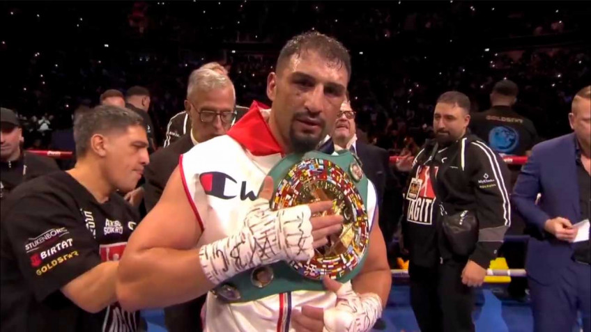 Агит Кабайел досрочно победил Дамиана Кныбу