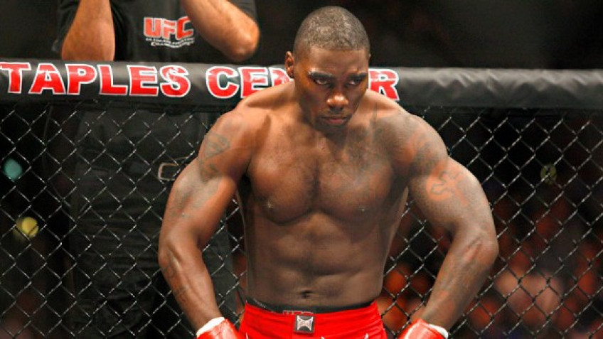 У Энтони Джонсона сменился противник