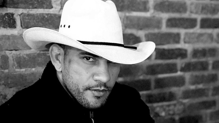 Алекс Перейра подписал с UFC новый контракт на восемь боев