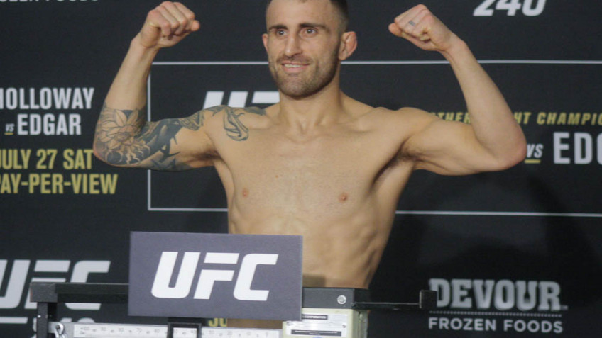 Волкановски 38 часов добирался до турнира UFC 240 и все равно сумел сделать вес