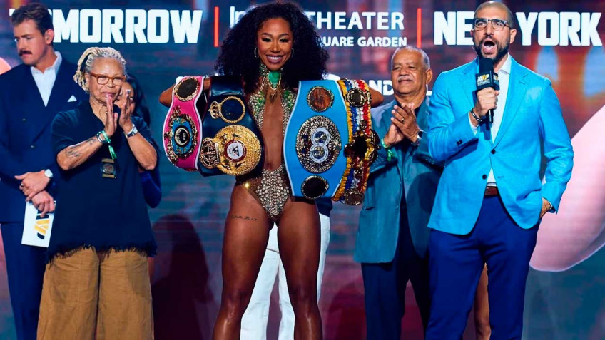 Алисия Баумгарднер успешно защитила титулы в первом легком весе