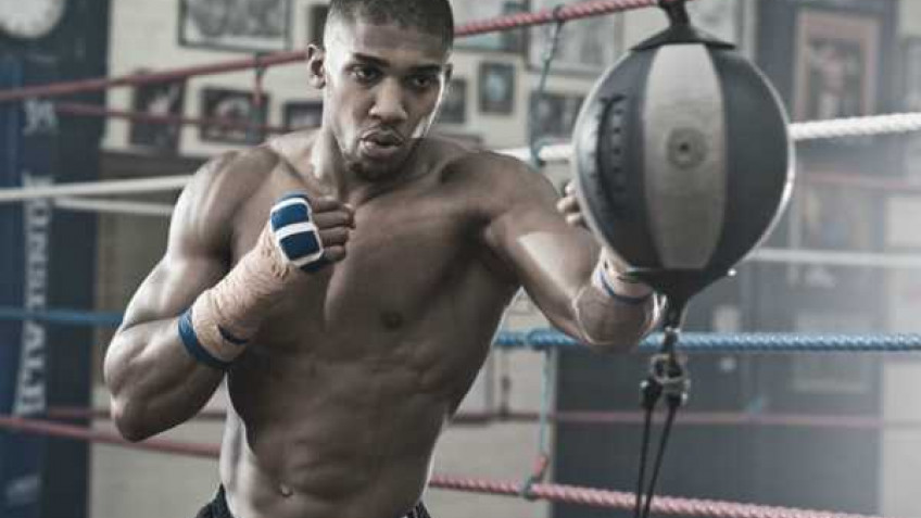 Энтони Джошуа получил травму, бой с Джонсоном отменен