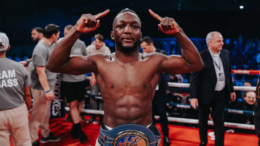 Абасс Барау сенсационно стал чемпионом WBA