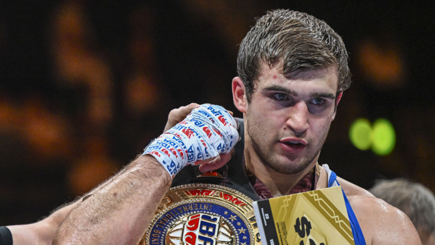 Сусленков пророчит большое будущее Давида Сурова в профессиональном боксе