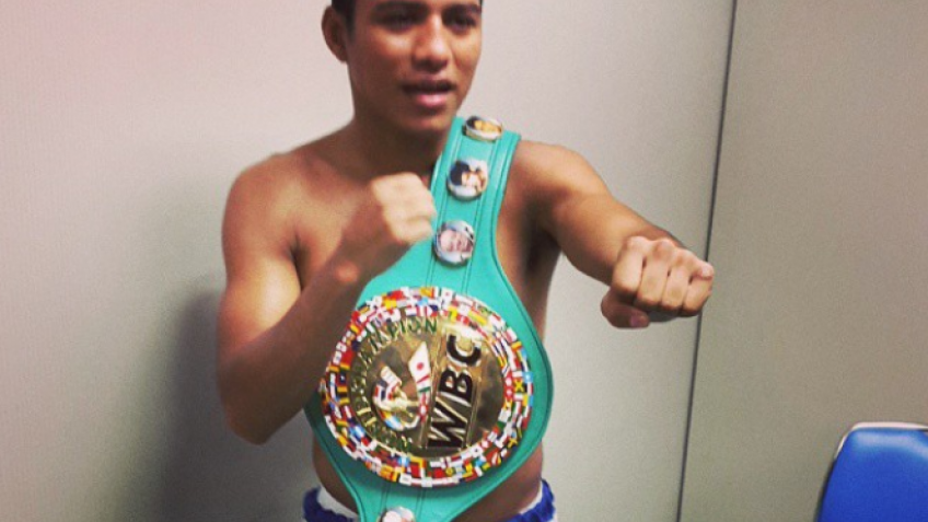 Роман Гонсалес нокаутировал Рокки Фуэнтеса