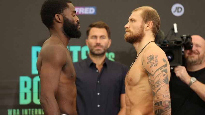 Взвешивание Джошуа Буатси и Ричарда Болотника