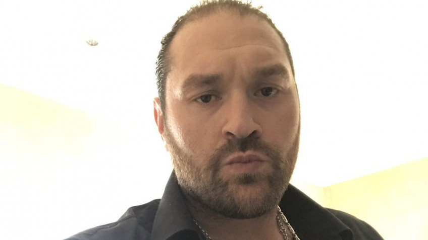 Фьюри: Мне не нужно тренироваться, чтобы побить штангиста Джошуа