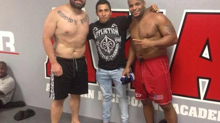 Бойцы АКА отвечают Дане Уайту