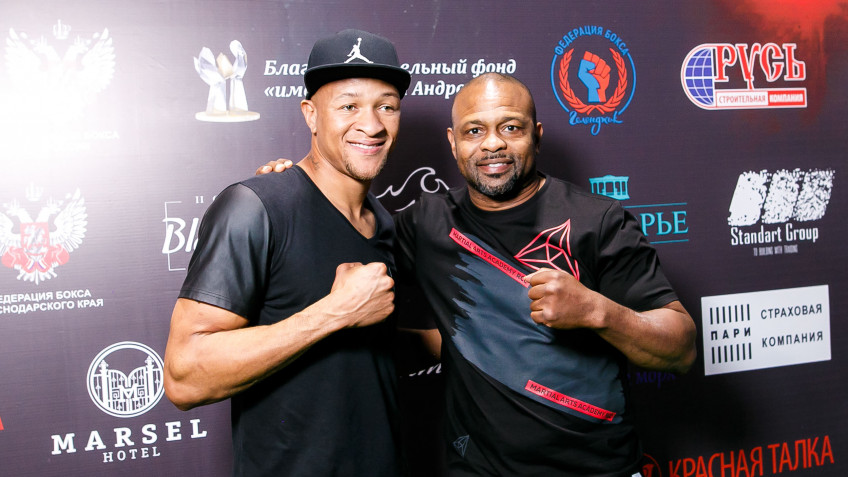 Кадр дня: Рой Джонс-младший и Айзек Чилемба в Геленджике