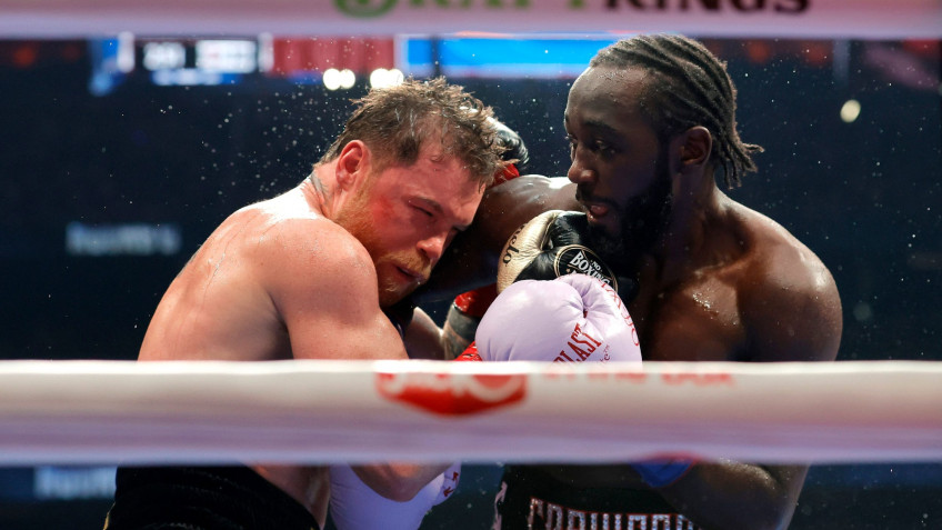 Альварес рассказал, что пошло не так в бою против Кроуфорда