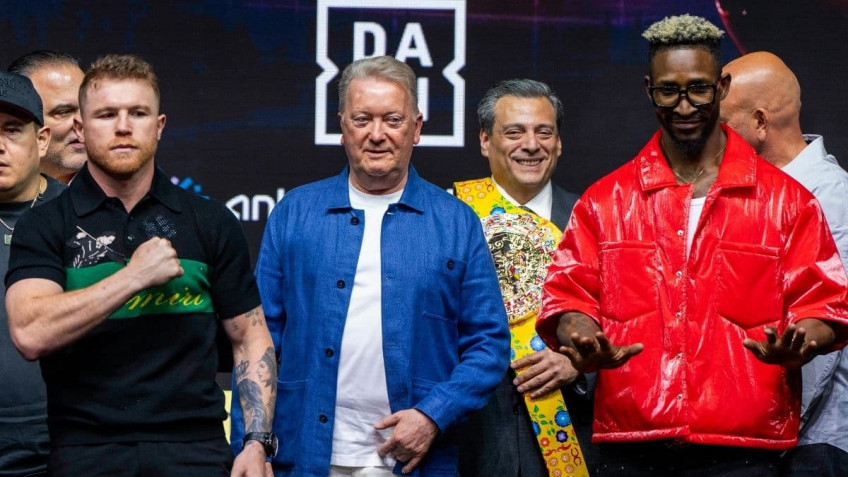 Альварес и Скулл успешно прошли взвешивание