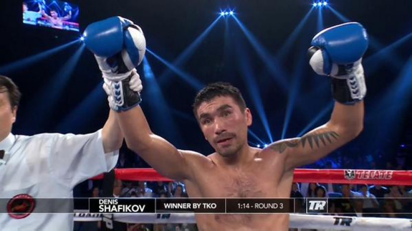 Денис Шафиков досрочно победил Роя Мухлиса