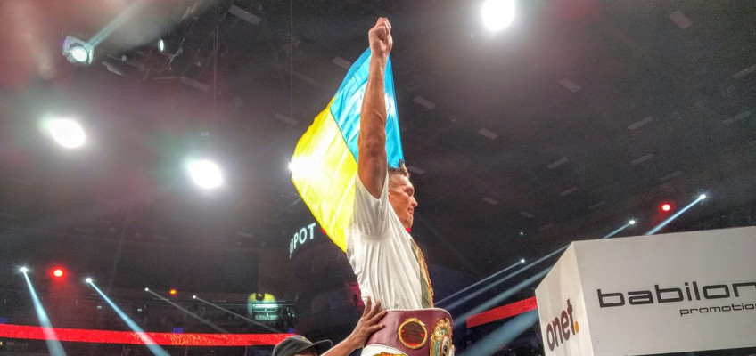 Александр Усик победил Кшиштофа Гловацкого и стал чемпионом WBO