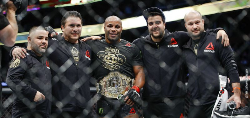 Даниэль Кормье надеется летом провести защиту пояса чемпиона UFC