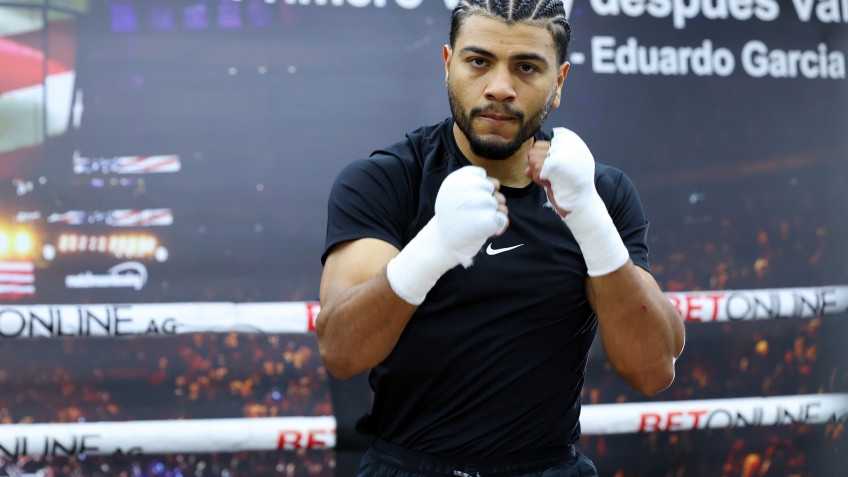 Рэймонд Мураталла защитил титул в бою с Энди Крусом