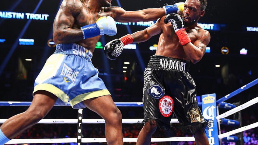 Джарретт Херд досрочно победил Остина Траута и защитил титул IBF