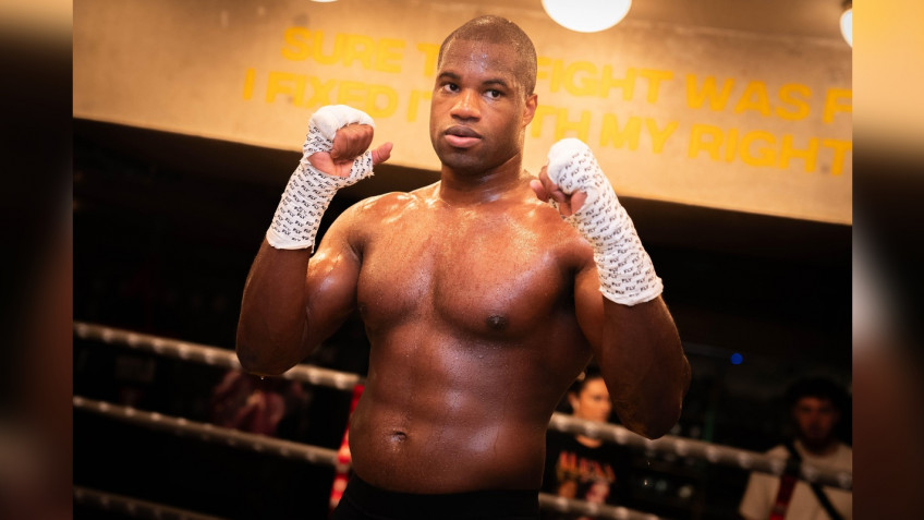  Дюбуа помогает Полу готовиться к бою с Джошуа