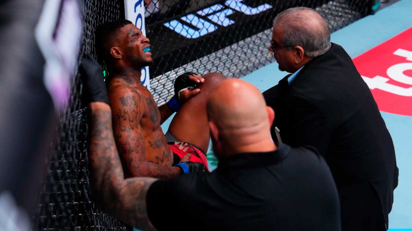 UFC Noche: Седрик Дюма отказался от продолжения боя после удара в пах