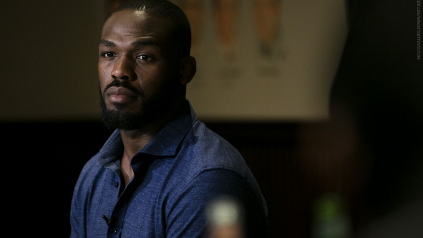 Джона Джонса лишили пояса временного чемпиона UFC