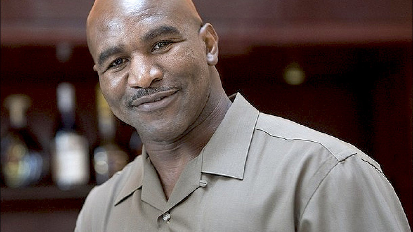 Эвандер Холифилд встретится с Александром «Хирургом» Залдостановым