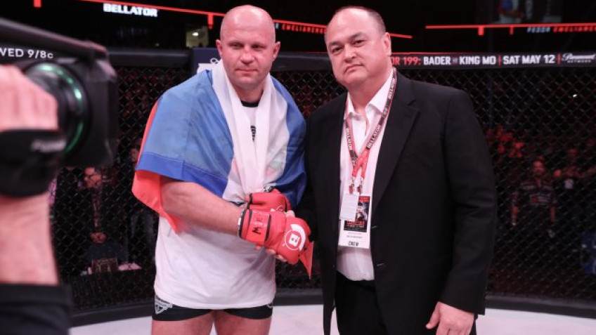 Скотт Кокер: Если Емельяненко победит Соннена, то проведет финальный бой 26 января в Лос-Анджелесе