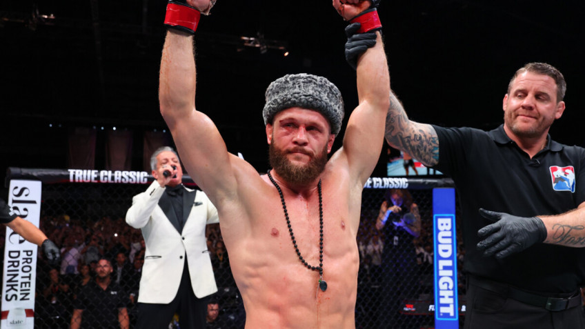 Рафаэль Физиев снялся с боя против Чарльза Оливейры