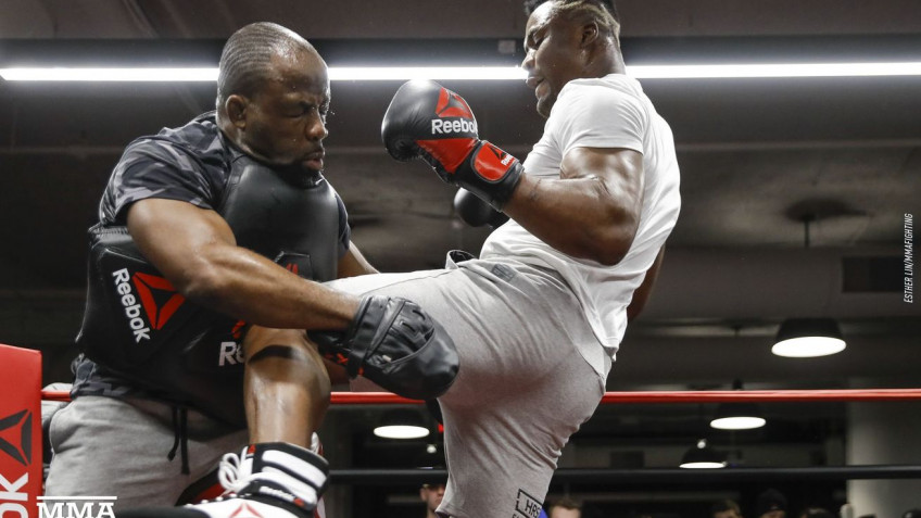 Открытая тренировка бойцов турнира UFC 220