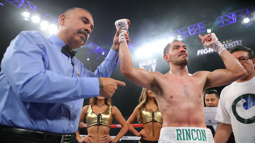 Боксер потерял сознание после досрочной победы в первом раунде