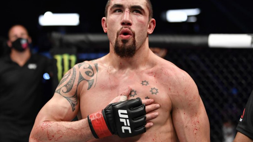 Роберт Уиттакер победил Келвина Гастелума решением судей