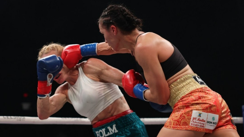 Холли Холм не сумела вернуть титул чемпионки мира по боксу