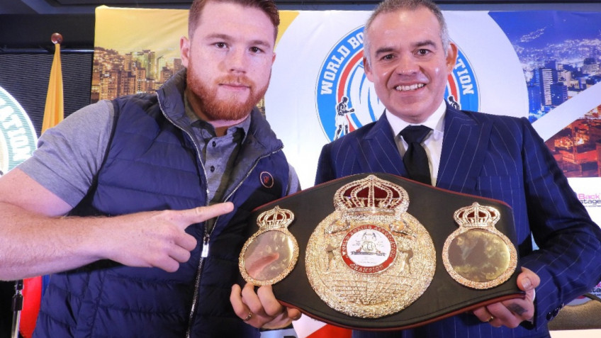 Кадр дня: Сауль Альварес и Джилберто Мендоза