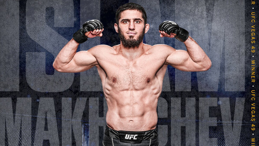 Бывший претендент на титул UFC считает, что Исламу Махачеву надо изменить стиль