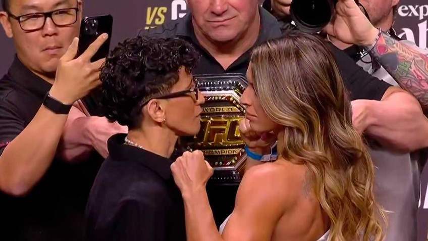 Комментатор UFC раскритиковал одно из главных событий UFC 321