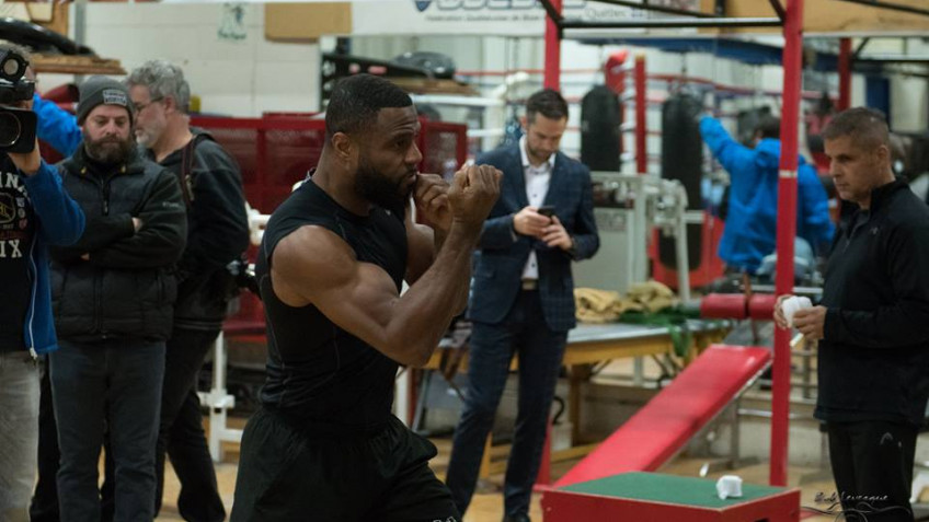 Кадр дня: Жан Паскаль готовится к бою с Дмитрием Биволом