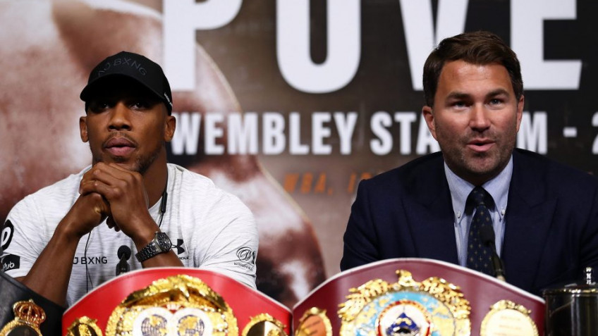 Энтони Джошуа продлил контракт с Эдди Хирном