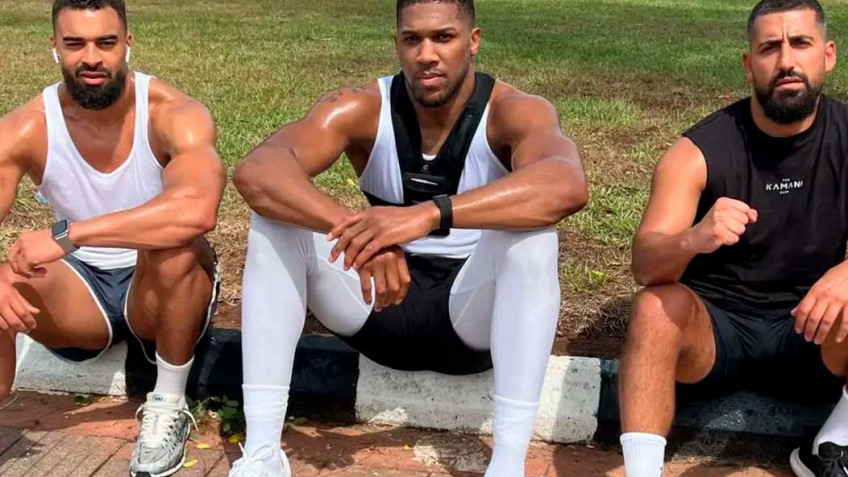 Два тренера Энтони Джошуа погибли в аварии в Нигерии