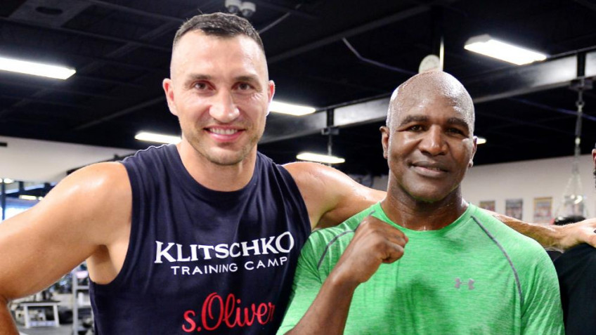 Холифилд: Братья Кличко нанесли большой вред супертяжелому весу