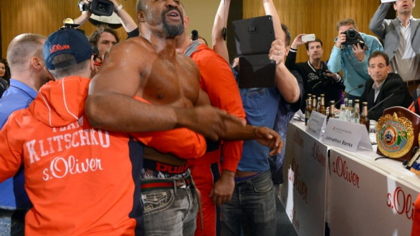 Шеннон Бриггс на пресс-конференции перед боем Кличко-Леапаи