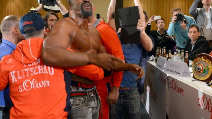 Бриггс устроил потасовку на пресс-конференции Кличко-Леапаи