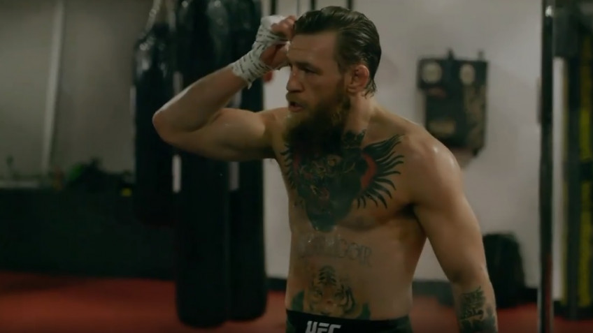 Тренировка Конора Макгрегора перед боем с Дональдом Серроне
