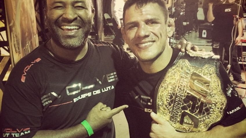 Рафаэль Кордейро: Нурмагомедов, скорее всего, победит Серроне