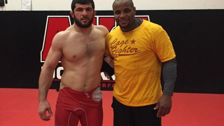 Хаджимурат Гацалов спрашивает фанатов о переходе в ММА