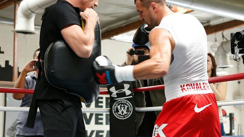 Видео: Ковалев провел открытую тренировку перед боем 25 ноября