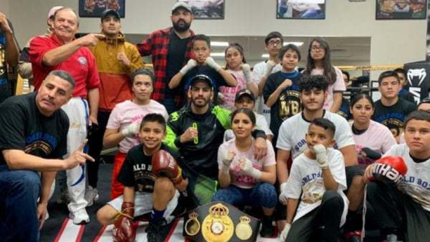 Кадр дня: Хорхе Линарес и молодые боксеры Лас-Вегаса