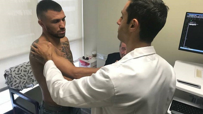 Василию Ломаченко сделали операцию на правом плече