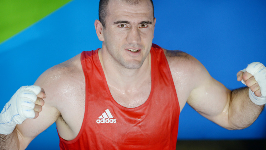 Магомедрасул Меджидов подписал контракт с Эдди Хирном