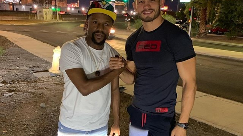 Лучший боец ММА по мнению Мейвезера подписал контракт с UFC