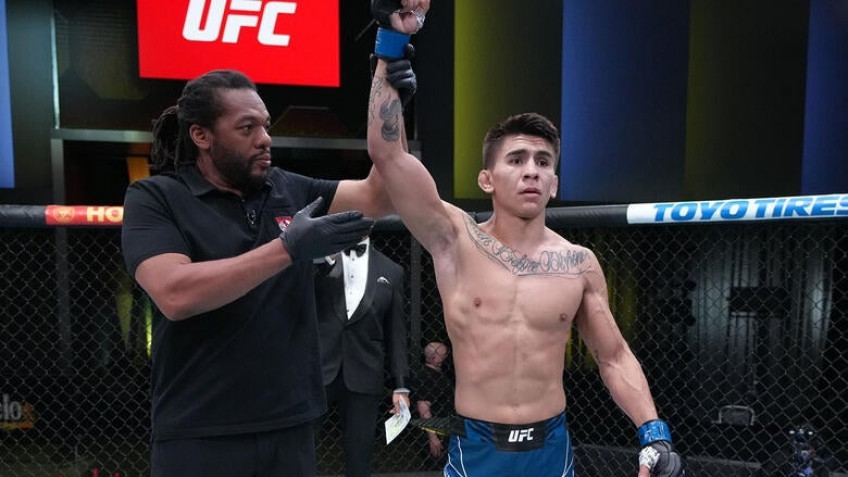 Баутиста рассчитывает на бой за титул после победы над Нурмагомедовым